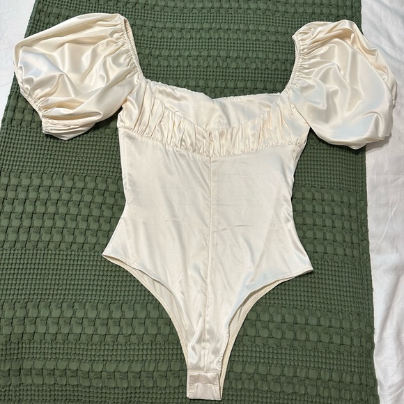 Satin Balloon sleeve bodysuit - Picture 2 of 2